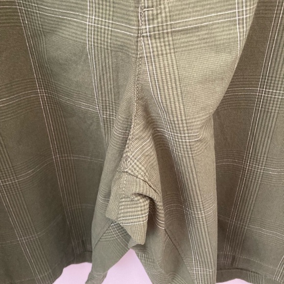 Men's Green Plaid Shorts - Picture 5 of 11